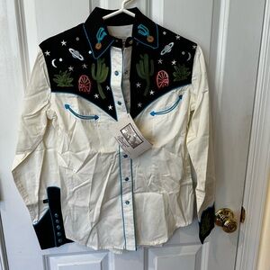 Western Embroidered Shirt with Cactus and Star Design.
NWT